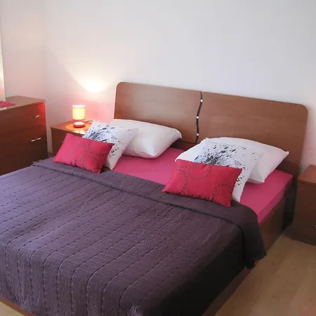 Apartment Dalmatino *