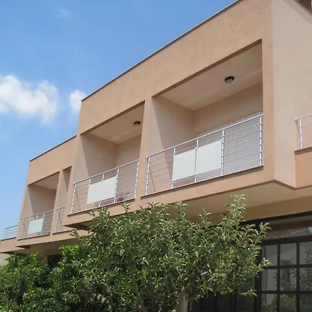 Dalmatino Apartment *